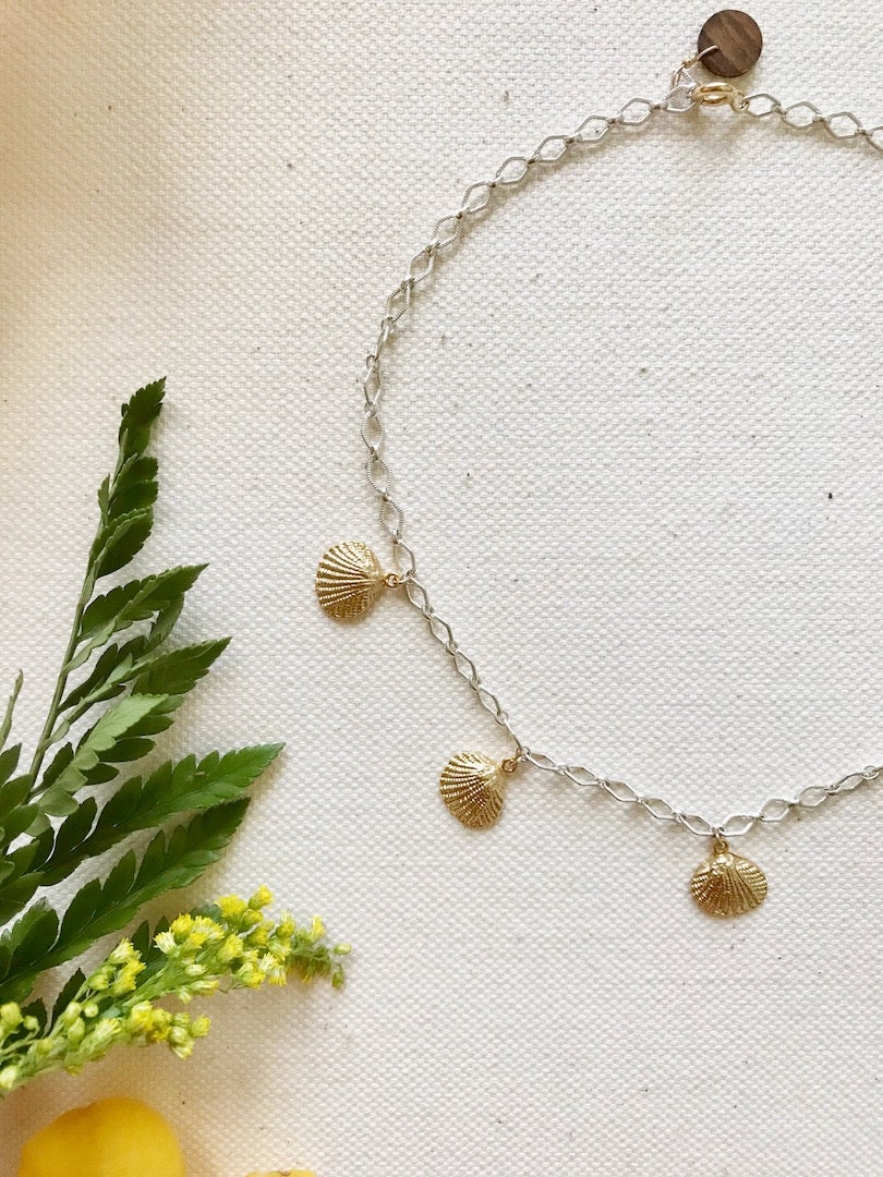 Dangling shells Choker