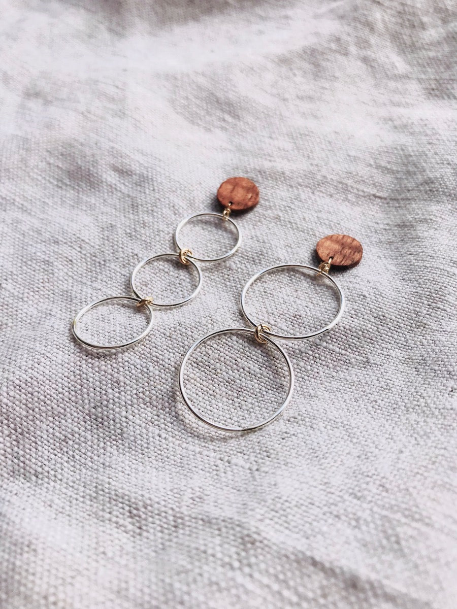 5 O's Earrings