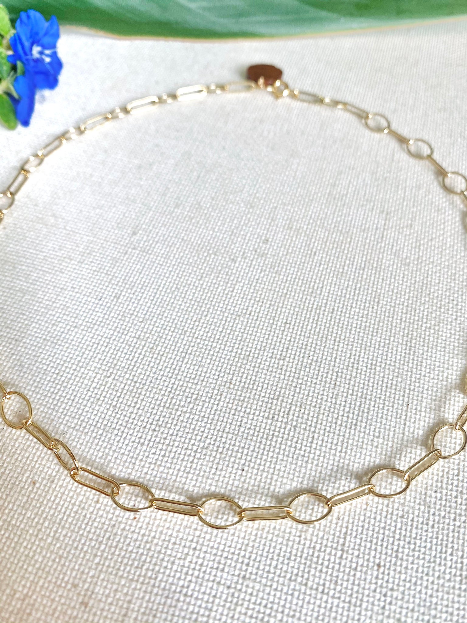 Oval mid Choker